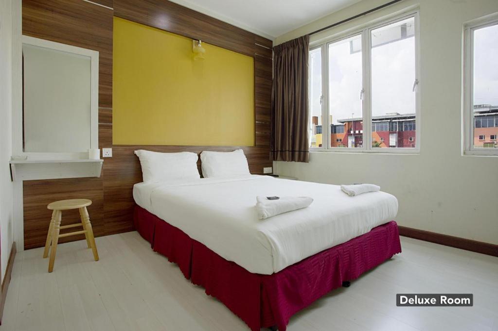 Golden Night Hotel Subang Jaya Exterior foto